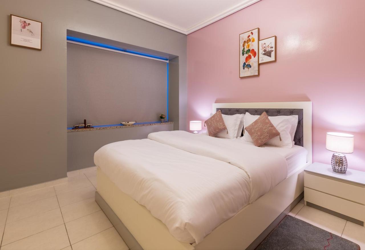 Trinity Holiday Homes - Sheikh Zayed Road Near To Financial Center Metro Station Дубай Екстер'єр фото