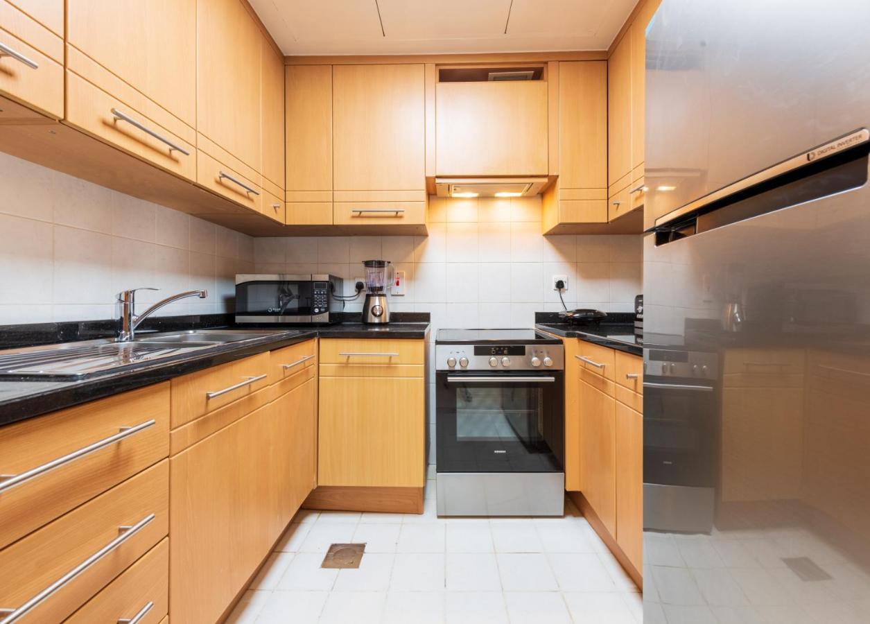 Trinity Holiday Homes - Sheikh Zayed Road Near To Financial Center Metro Station Дубай Екстер'єр фото