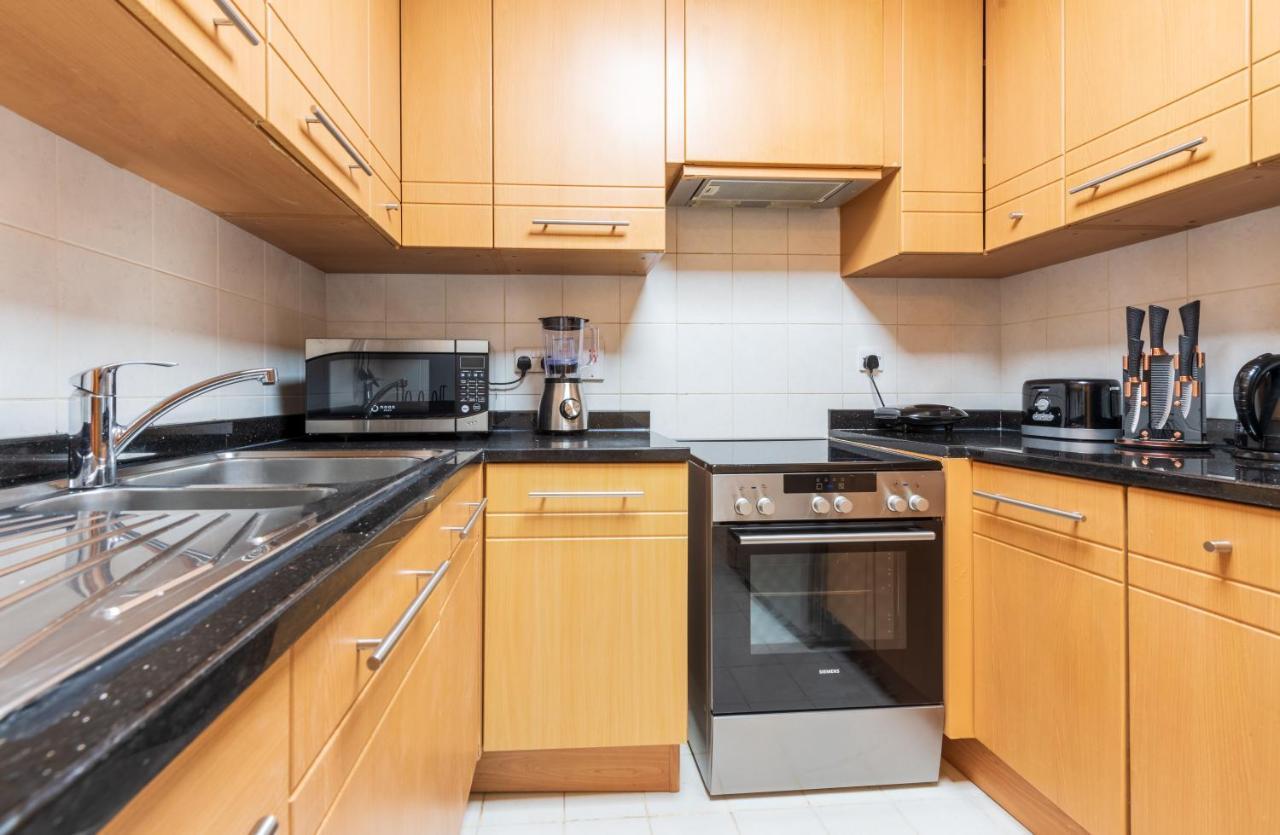 Trinity Holiday Homes - Sheikh Zayed Road Near To Financial Center Metro Station Дубай Екстер'єр фото