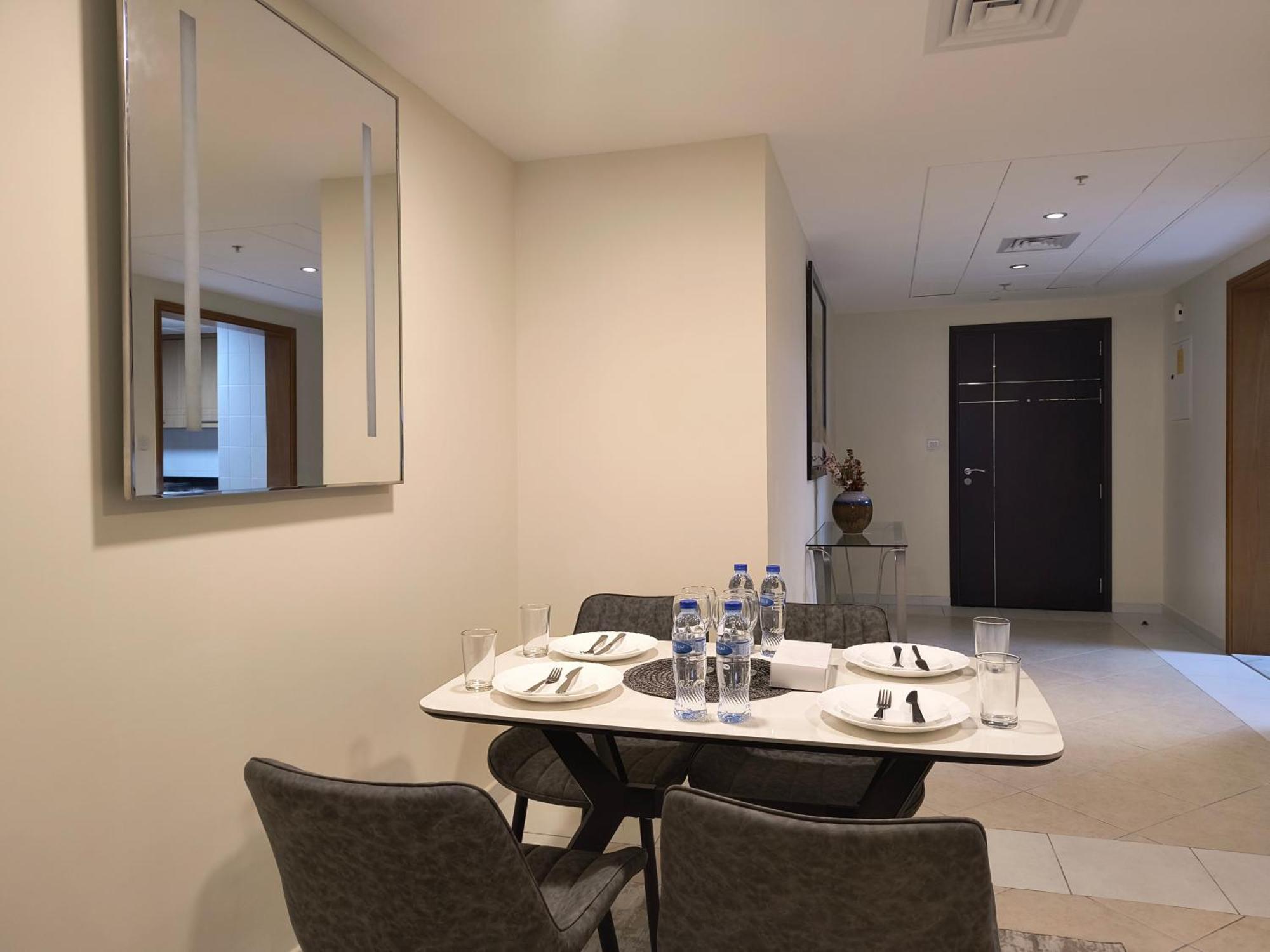 Trinity Holiday Homes - Sheikh Zayed Road Near To Financial Center Metro Station Дубай Екстер'єр фото