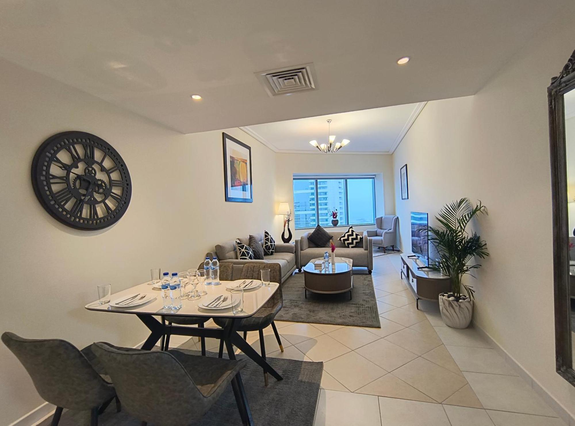 Trinity Holiday Homes - Sheikh Zayed Road Near To Financial Center Metro Station Дубай Екстер'єр фото
