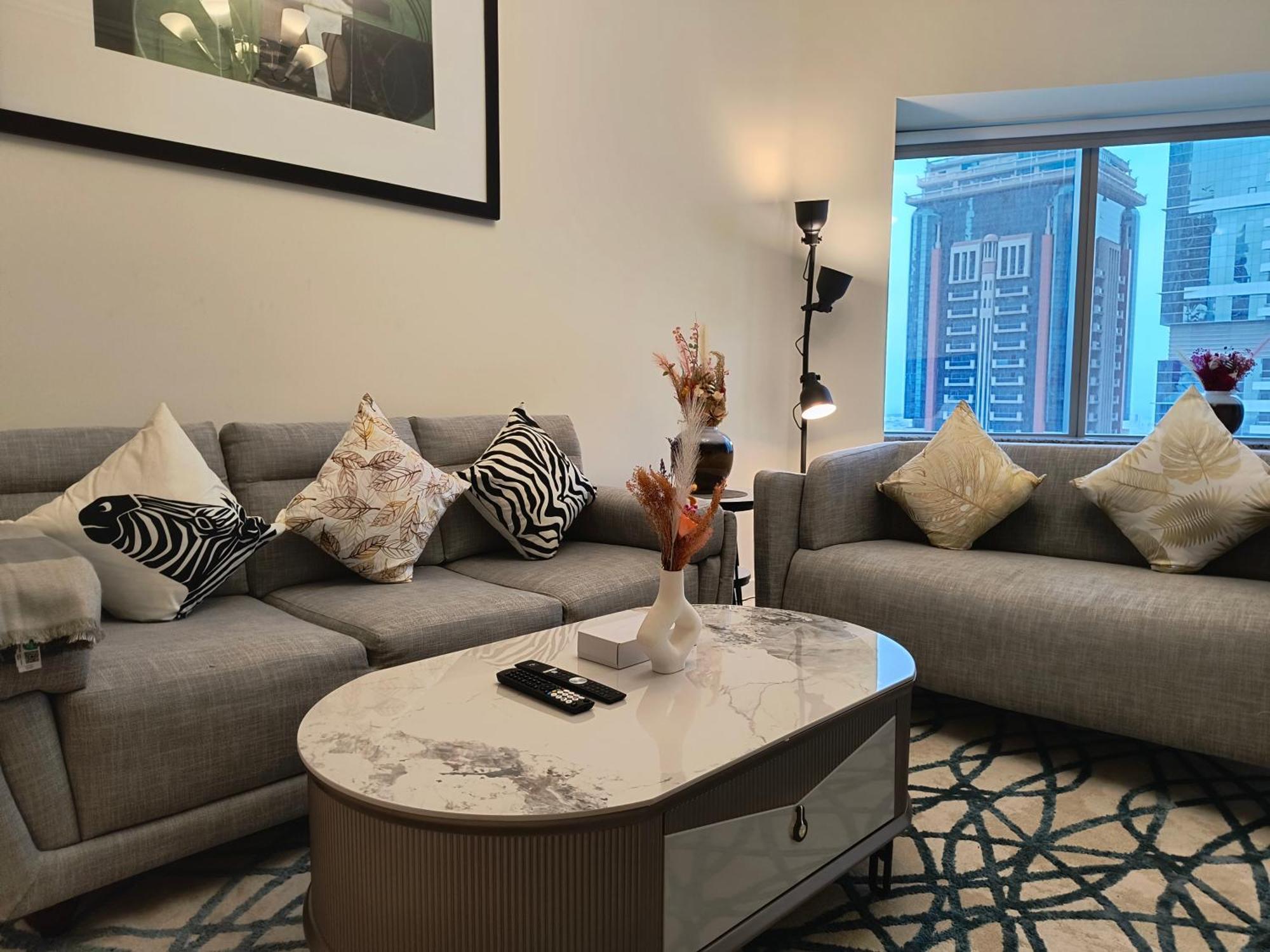 Trinity Holiday Homes - Sheikh Zayed Road Near To Financial Center Metro Station Дубай Екстер'єр фото