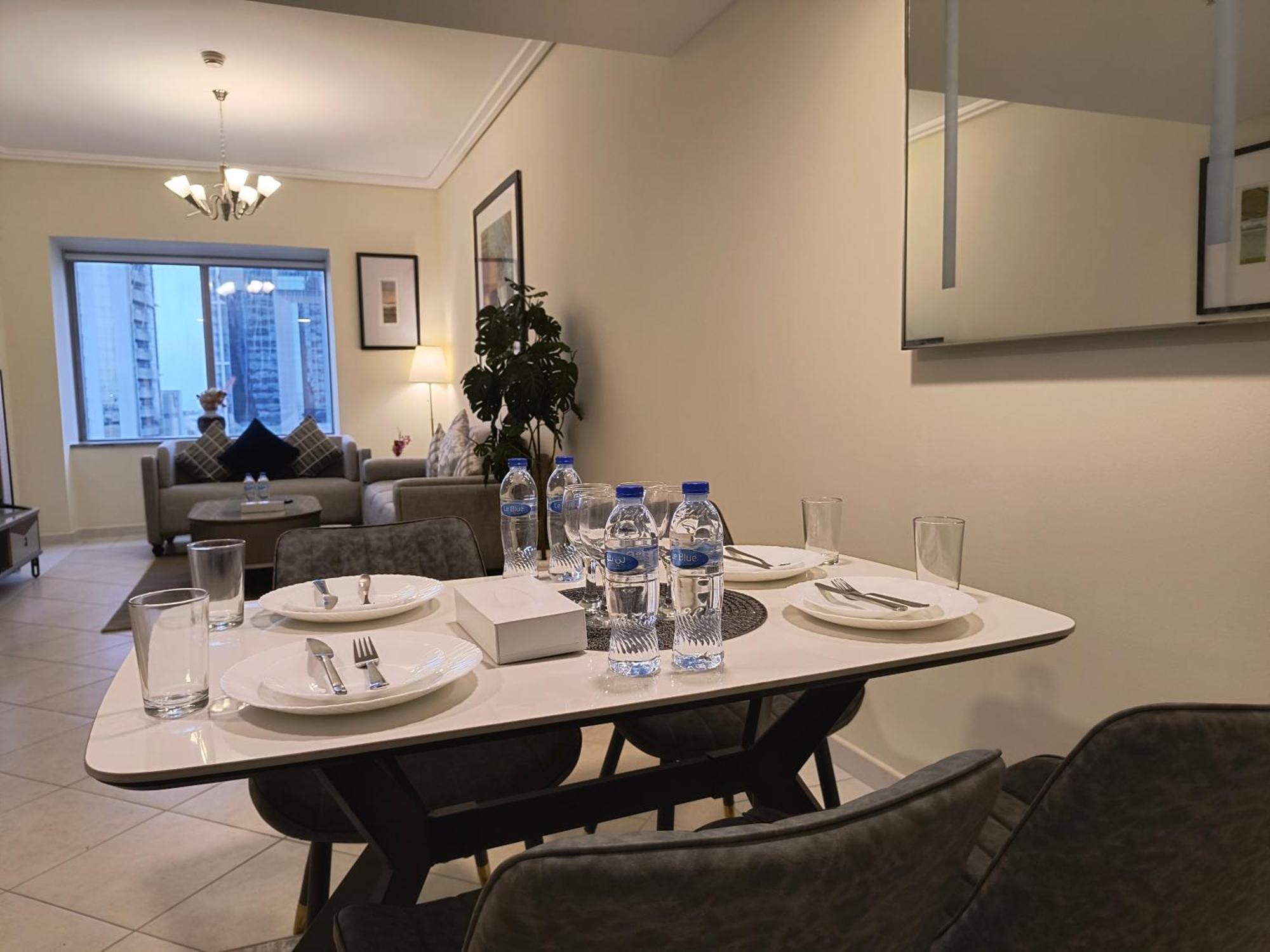 Trinity Holiday Homes - Sheikh Zayed Road Near To Financial Center Metro Station Дубай Екстер'єр фото